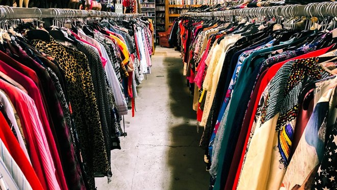 Vêtements et accessoires : quels sont les marchés les plus réfractaires à la seconde main ?